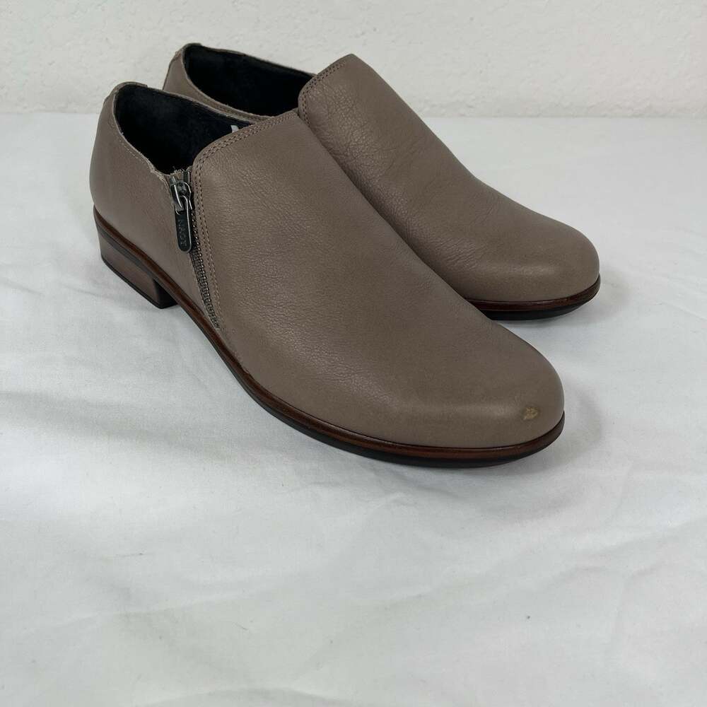 Naot Helm Low Top Bootie tan color, size EU41/US10, leather upper, padded lining